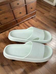 Pantuflas de moda para mujer, de material EVA con puntera abierta y suela blanda, transpirables y cómodas, negras para uso casual diario, aptas para caminar tanto en interiores como en exteriores, pantuflas esenciales para el trayecto diario - Verde - Ver 2