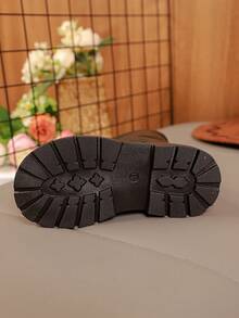 1 双女童经典黑色中筒靴，纯色柔软 PU 材质圆头厚底舒适防滑后拉链设计，时尚简约马靴适合日常、派对、休闲穿着，秋冬新款 - 黑色 - 查看 7