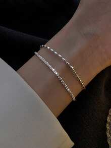 1条925纯银雕花串珠手链，优雅奢华，简约时尚，是女士约会、毕业礼物或日常佩戴的理想之选。