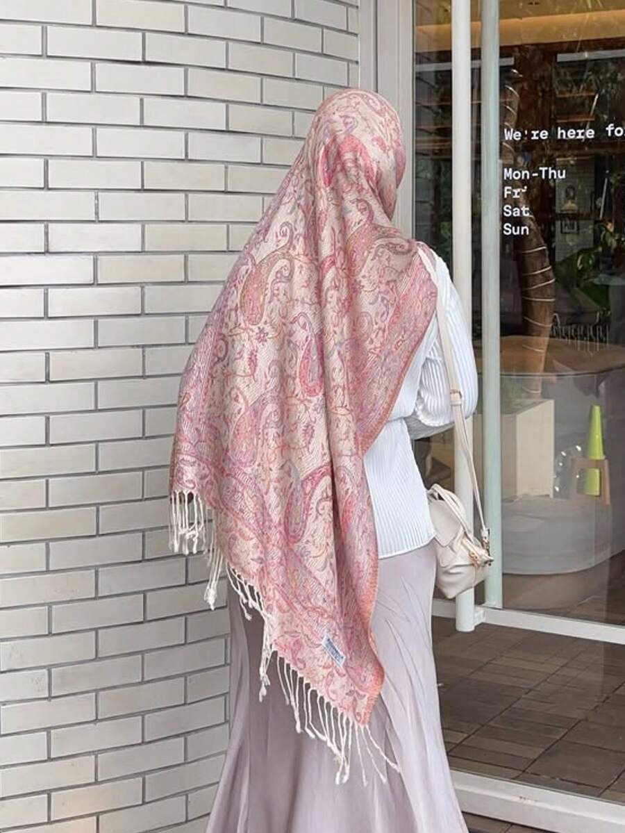 1件波西米亚风女士流苏提花围巾，佩斯利花纹披肩，羊绒石纹头巾，粉色调，多种优雅图案可选，适合作为礼物，适合秋冬季日常外出搭配连衣裙