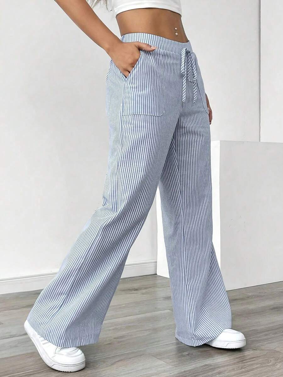 Calça Longa Feminina de Moda Outono Listrada de Poliéster, Design com Cordão, Calça Reta Solta, Ajuste Confortável e Relaxado. Temporada de Volta às Aulas - Azul - Visão 1