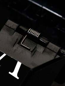 1 hộp đựng thuốc lá chữ đen, đựng được 20 điếu thuốc, phụ kiện hút thuốc chống thấm nước và chống đè bẹp, phong cách ngọt ngào và sành điệu, có 26 mẫu thiết kế, phù hợp cho cả nam và nữ, ý tưởng quà tặng tuyệt vời cho mọi mùa - màu đen - Xem 6