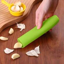 1 pieza Pelador de ajo de silicona - Herramienta de cocina rápida y fácil - Mango ergonómico, duradero, apto para lavavajillas, accesorio multiusos para preparación de alimentos, práctico pelador de cilindro de ajo - Multicolor - Ver 3