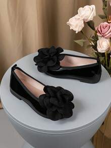 一双女童漆皮平底鞋，饰有大花朵，设计优雅，适合派对、舞台表演、郊游、日常休闲等场合，女童鞋，女童凉鞋，女童校鞋，校鞋，儿童鞋，花童鞋 - 黑色 - 查看 4
