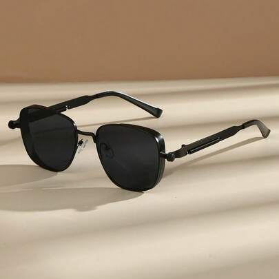 一副男士金属方形装饰时尚眼镜。这款男士时尚眼镜采用蓝色镜框和深灰色镜片，整体设计简约优雅，黑色配色经典百搭，略窄的镜框造型既有复古气息，又保持了整洁精致的外观，适合搭配各种风格的服装，无论是休闲场合还是正式场合都适用。