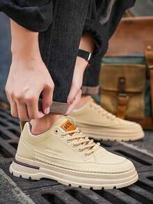 Zapatillas deportivas de estilo industrial de dos tonos con suela exterior con relieve de logotipo doble, forro de malla transpirable, suela ligera de estilo retro con cordones, apropiadas para cafeterías y mercados antiguos, con detalles metálicos, para todas las temporadas