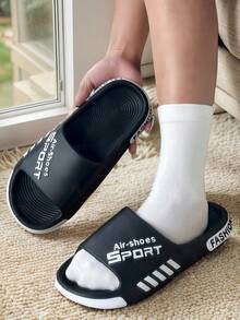 新款夏季时尚简约男士家居拖鞋，适合日常休闲穿着。加厚鞋底设计，透气柔软，穿着舒适。采用EVA材质，防臭、护足、速干，并具有超强减震性能。适合在海滩、户外街道、室内卧室、浴室等场所穿着。男女通用设计，另有情侣款可选。 - 查看 5