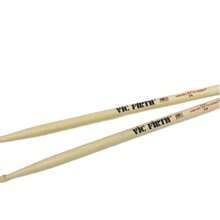 قطعتان من عصي الطبول الكلاسيكية الأمريكية 5A - خشب الهكوري المهني، ملمس دقيق، يوفر أداء مذهل، غير كهربائية، بيضاء برؤوس سوداء، بتصميم علم أمريكا