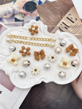 18pcs Hollow Out Clogs Accessories Set, Including Gold ABS Pearl Chain, Bow Knot, Bear, Flowers, Brown Flowers, Bow Knot, Pentagram, ABS Pearl Shoe Buckles, Multifunctional Shoe Clips For Women Sandals, Slippers, Beach Bags, Suitable For Holidays And Birthday Party Gifts