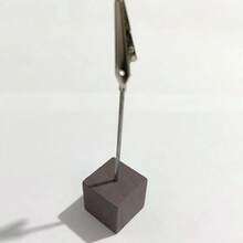 1个轻巧立方体底座备忘录夹，复古彩色木质桌面夹，带鳄鱼夹，适用于展示电子卡片、名片、照片和便签，适合学校用品和返校季使用。 - 均碼 - 查看 3