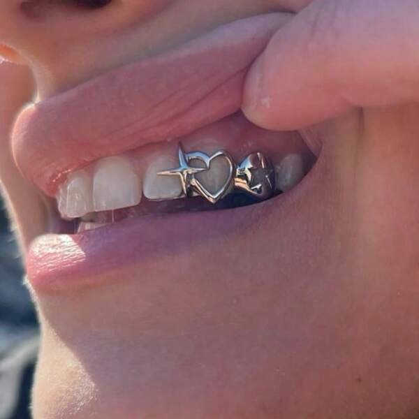 [Unique Design] 18K Gold Plated Teeth Grillz, Unique Hollow Double Planet Design, Fully Fit, Seasonal Accessory, Durable Hip Hop Style Teeth Decoration