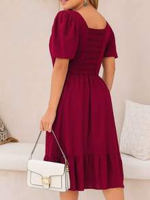 Vestido Midi Feminino Viscolinho com Forro Gola Quadrada Manga Curta com Babado