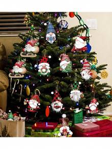 24 Stück Weihnachts-Wichtel Holz-Hängeornamente mit Schnüren, Holz-Hängedekoration für Weihnachtsbaum, Wichtel-Weihnachtsmann-Puppe Holz-Hängebasteleien, Wichtel-Elf Party-Zubehör