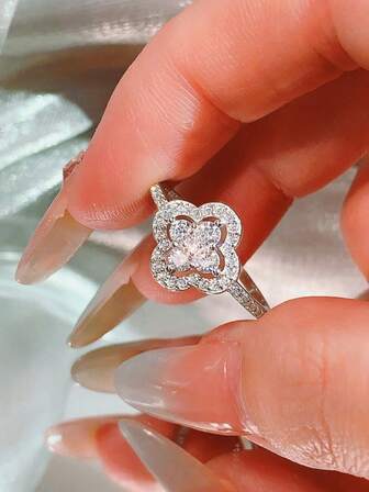 S925纯银四叶草幸运戒指，奢华时尚经典人造宝石结婚戒指，送给爱人、朋友、生日的礼物，适合日常佩戴、旅行、派对，女士精美珠宝，随机盒装