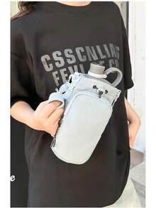 1 قطعة حامل زجاجة مياه من النايلون مع حزام كتف قابل للتعديل، عازل للحرارة للتنزه والتخييم والسفر، مع جيب مزود بسحاب، منظم سفر صغير، إكسسوارات حقيبة سفر صغيرة، ضروريات سفر، منظم سفر محمول، منظم عطلة محمول، مثالي للتنزه والأنشطة الخارجية، مع تصميم جيب أمامي متعدد الاستخدامات للحمل السهل، هدية مثالية