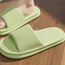 1 双。男女皆宜的家居拖鞋，防滑设计，适合浴室使用，是沐浴洗脚的理想之选。这款拖鞋采用 EVA 材质，柔软舒适，速干，也可作为夏季拖鞋穿着。鞋履、春夏精选、伴娘礼物、房间、卧室装饰、海滩、旅行、男士、女士、度假、可爱小物、母亲节礼物、卧室装饰、花园、厨房装饰、夏季、海滩、旅行必备、房间装饰、软萌、毕业季 - 彩色 - 查看 33