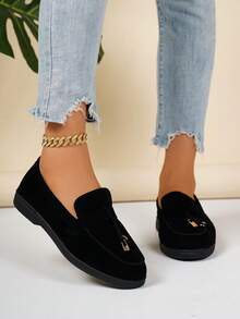 女士休闲绒面革一脚蹬乐福鞋，时尚金属扣装饰，舒适平底鞋 - 黑色 - 查看 4