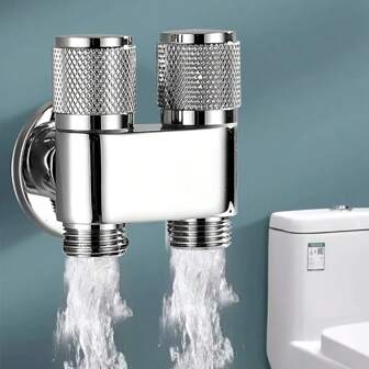 De badkamer is voorzien van een dubbele kraan met 2 uitlopen. Zeer geschikt voor het aansluiten van wasmachines en toiletten.