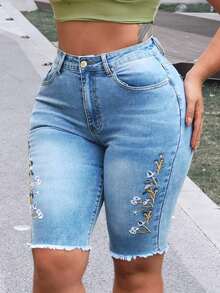 Women's Mid-Rise Stretch Skinny Jean Shorts With Beautiful Embroidery On Both Sides, Multiple Pockets And Zipper Closure For Casual And Date Wear. - 淺色水洗藍 - 查看 4