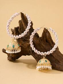 时尚优雅的仿珍珠耳环，搭配彩色水晶流苏吊坠，宝莱坞风格珠宝，适合女性日常佩戴、节日、婚礼、派对等场合，也可作为珠宝礼物。