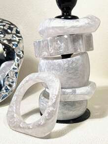 1 pieza Elegante y lujoso brazalete de mujer inspirado en conchas de resina, diseño asimétrico perlado adecuado para bodas, banquetes y como regalo