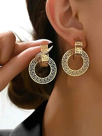 1 Pair Elegant Gold Great Wall Design Women's Hoop Earrings - Fashionable Wrought Iron With Delicate Pattern - Suitable For Casual Wear Or Gift, Unique Earrings