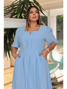 Women's Plus Size Midi Dress With Square Neckline And V-Detail With Elastex On The Back And Side Pockets In Sensory Fabric - Elegant Fashion - 淺藍色 - 查看 2