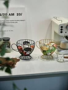 1个金属咖啡胶囊收纳架，杯形设计，黑色和金色可选，坚固的铁质结构，“COFFEE”标签装饰，非常适合咖啡角、厨房台面、家庭和咖啡馆使用 - 非常适合整理咖啡胶囊、日常冲泡必需品、派对聚会和节日聚会（圣诞节、咖啡爱好者日）