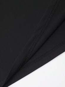 Una camiseta de hombre de manga corta ajustada con cuello redondo, con diseño casual, simple para el verano - Negro - Ver 4