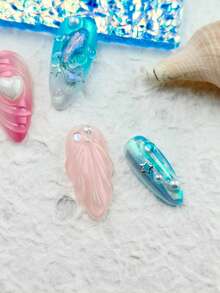 DIY夏季新款美甲：10片装多巴胺海洋元素杏仁形手工按压式美甲贴片。蓝色和粉色美甲贴片，包含3D爱心、水波纹、星星、鱼、小珍珠、小钻石等海洋元素，是春夏搭配的理想之选，也是沙滩比基尼泳装的首选。美甲用品 - 彩色 - 查看 4