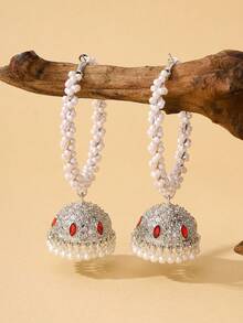 时尚优雅的仿珍珠耳环，搭配彩色水晶流苏吊坠，宝莱坞风格珠宝，适合女性日常佩戴、节日、婚礼、派对等场合，也可作为珠宝礼物。