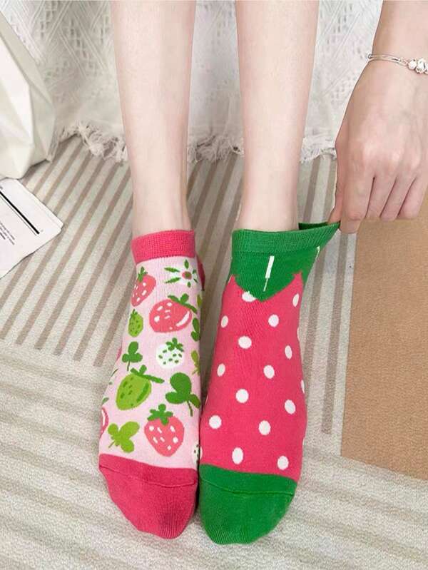 1/3 Pairs Women Flower & Strawberry Print Ankle Socks, Asymmetric Patterned Casual Sports Fashionable Versatile Socks, Suitable For Daily Casual, Sports, Gifts For Couples, All Seasons