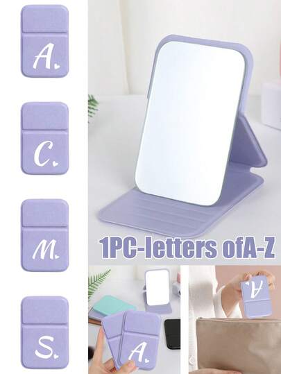 这款紫色折叠化妆镜饰有白色心形字母 A-Z，轻巧防水，成像清晰无畸变，是旅行的理想之选，也适用于化妆、美容产品、桌面摆放等多种场合。这款长方形桌面折叠化妆镜简约时尚，是办公室、学校、宿舍、旅行和度假的完美伴侣。它也是送给姐妹、朋友和家人的绝佳生日礼物，同时也是开学季和教师节的理想之选。