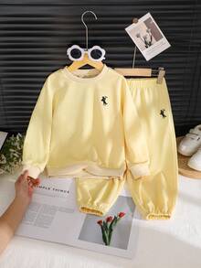 女童 2 件套刺繡圓領長袖衛衣 + 刺繡休閒錐形長褲，秋冬日常休閒保暖套裝 - 黃色 - 查看 2