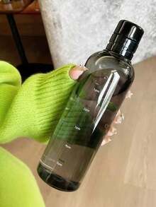 1个高品质时间刻度设计防漏便携式水瓶/水杯，适用于户外、办公室、露营、家庭和学校 - 大容量男女通用水杯 500ml/750ml，带车载支架，透明塑料防漏水瓶