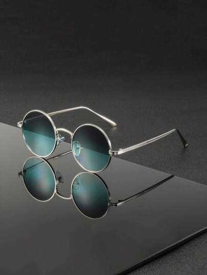 زوج من النظارات الرجالية ذات الإطار المعدني بتصميم دائري بأسلوب عطلة عصري وبسيط وأنيق، مناسبة للعطلات في الجزيرة والشاطئ والاستجمام تحت أشعة الشمس