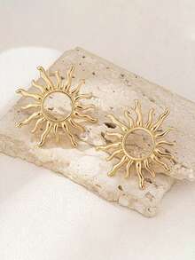 1 Pair Fashionable, Elegant & Unique Sunflower Stud Earrings - Yellow Gold - View 13