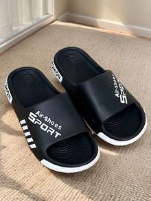 新款夏季时尚简约男士家居拖鞋，适合日常休闲穿着。加厚鞋底设计，透气柔软，穿着舒适。采用EVA材质，防臭、护足、速干，并具有超强减震性能。适合在海滩、户外街道、室内卧室、浴室等场所穿着。男女通用设计，另有情侣款可选。 - 查看 6