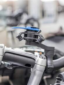 适用于摩托车和自行车的通用 360° 旋转手机支架 - 减震设计，带快速释放夹，适合 22-35 毫米车把，兼容 4 英寸–7 英寸智能手机、摩托车手机支架、自行车手机支架、360° 旋转自行车方向盘手机支架