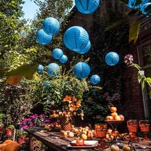 1/5 pièces Lanternes en papier blanches, oranges, bleues - Lanternes en papier rondes suspendues - Convient pour les mariages, les anniversaires, les enterrements de vie de jeune fille et les décorations de fête - Pour une utilisation intérieure et extérieure - Cadeau idéal pour les occasions de fête - Blanc - Voir 12