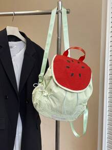 1 件新款休闲时尚背包，简单的开合，时尚的新款包包，青春时尚的款式，舒适的肩带，休闲时尚，非常适合带出去玩，也可以作为礼物送给朋友。