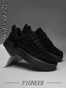 Baskets décontractées à enfiler classiques et à la mode pour hommes, en PU noir unicolore avec empiècement, style minimaliste polyvalent pour les activités quotidiennes et les déplacements, chaussures de sport pour couple