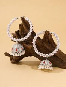 时尚优雅的仿珍珠耳环，搭配彩色水晶流苏吊坠，宝莱坞风格珠宝，适合女性日常佩戴、节日、婚礼、派对等场合，也可作为珠宝礼物。