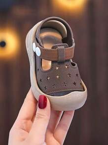 Sandalias de niños de verano 2025, sandalias cerradas para niños/niñas impermeables, antideslizantes, de suela suave, adecuadas para interior/exterior, de moda para bebés y niños pequeños