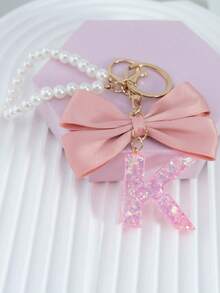 三件套：闪亮粉色洋葱亮片、26个树脂大写英文字母、18K镀金龙虾扣扁环链，搭配时尚粉色布艺蝴蝶结和仿珍珠串珠装饰配件，适用于包包链、手机挂绳、钥匙扣，也可作为礼物送给朋友、母亲、车饰、包包挂饰、背包挂件、带证件夹的挂绳、汽车装饰、圣诞汽车饰品、老师、姐妹等。 - 粉色 - 查看 11