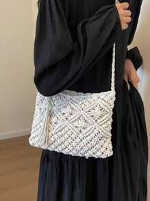 手工编织流苏装饰女士小斜挎包，新款时尚单肩包，独特的小信封包，复古海滩风格，适合海滩度假的多功能单肩包