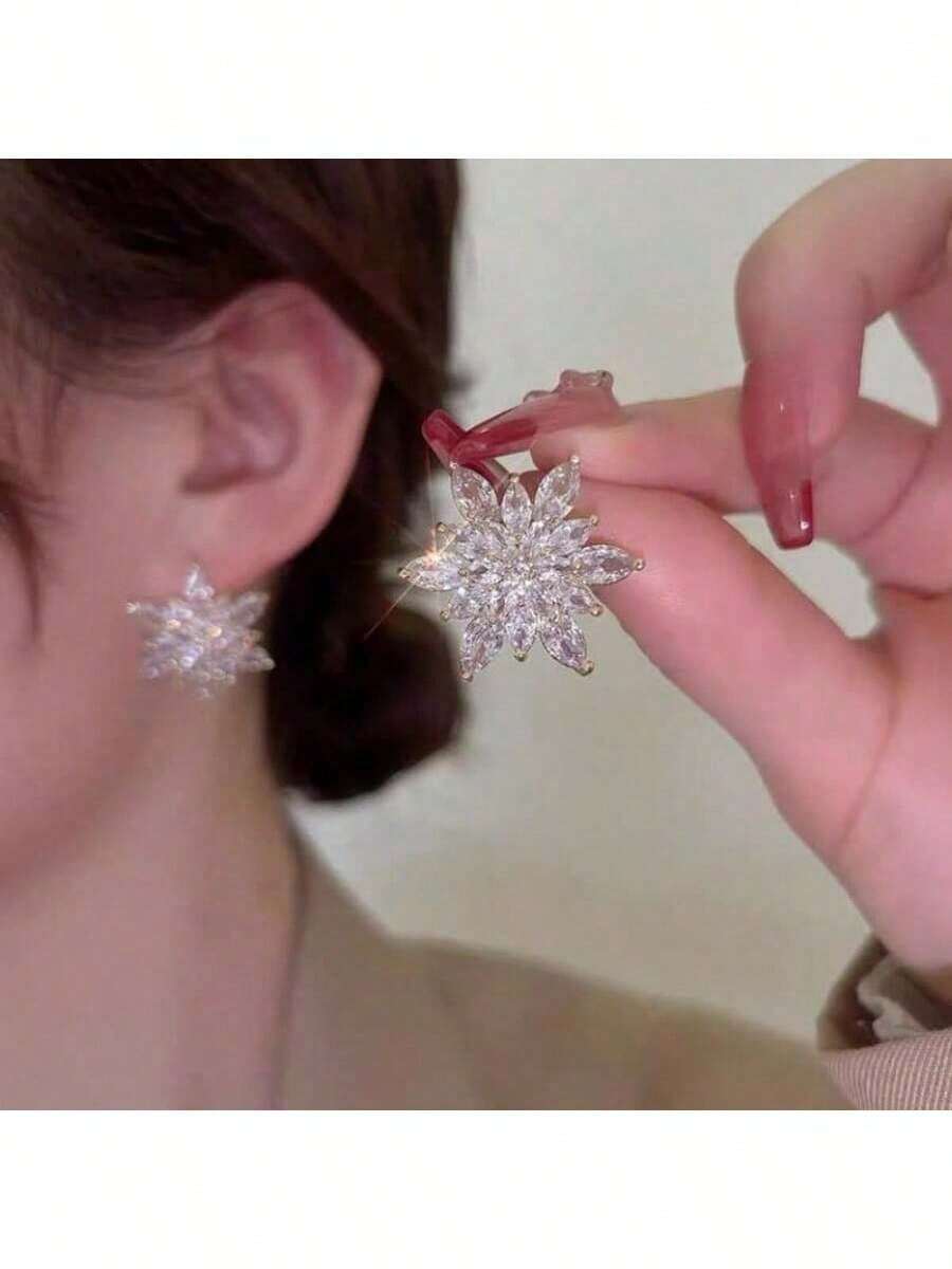 A Pair Of Light Luxury Snowflake Earrings, A Versatile Accessory With A Niche Design, A Must-Have Item For Fashionable Ladies, Perfect For Daily Wear, Commuting, And Gatherings - An Ideal Gift - Bạc - Xem 1