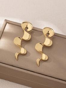 1 Pair Exaggerated Hollow Design Women's Earrings, European And American Style - White Gold Geometric Earrings - View 14