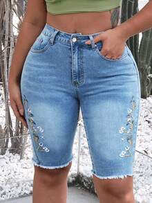 Women's Mid-Rise Stretch Skinny Jean Shorts With Beautiful Embroidery On Both Sides, Multiple Pockets And Zipper Closure For Casual And Date Wear. - 淺色水洗藍 - 查看 7