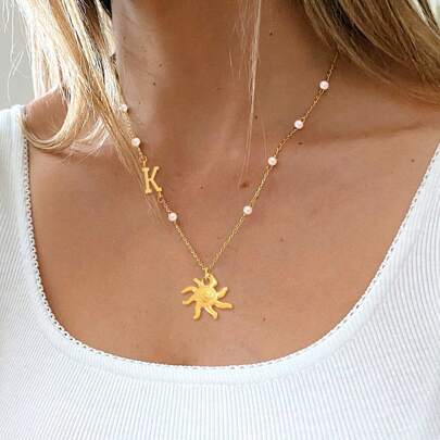 1 pièce Nouveau collier à pendentif soleil avec initiale à la mode pour femmes